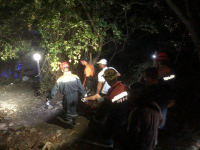 Спасатели эвакуировали туристку, которая травмировала ногу на горе Ежик в Геленджике