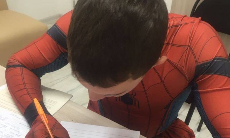 Не хватило музыки для спасения мира: «Человек-паук» украл у женщины колонку в Анапе