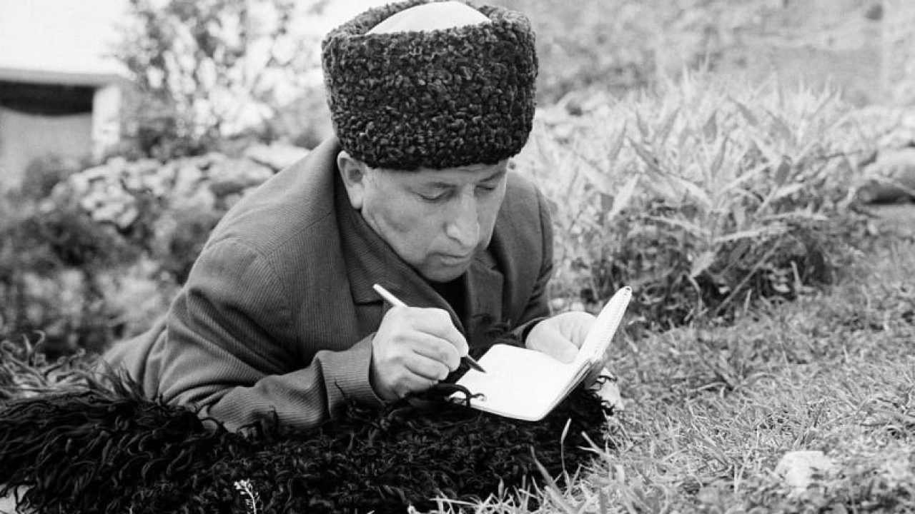 В Дагестане выпустят почтовую марку к 100-летию со дня рождения поэта Расула Гамзатова