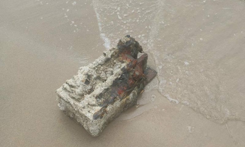 Ящик с минами времен войны нашли отдыхающие на пляже в Краснодарском крае