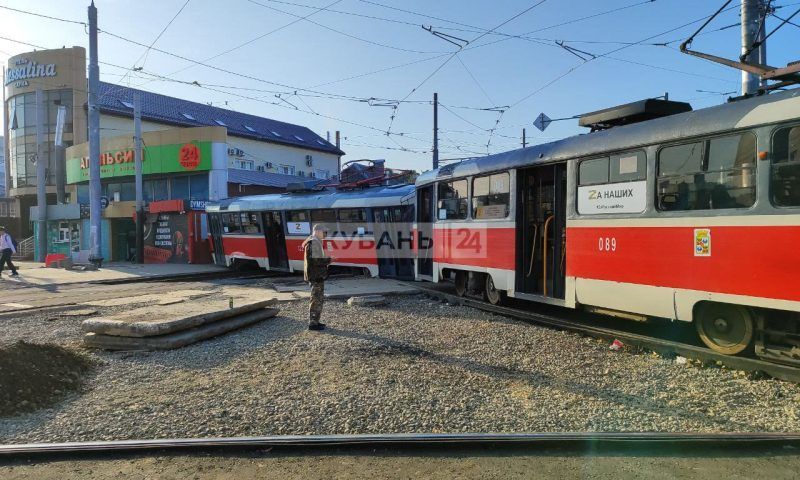 В Краснодаре с рельсов сошел трамвай на пересечении Московской и Островского