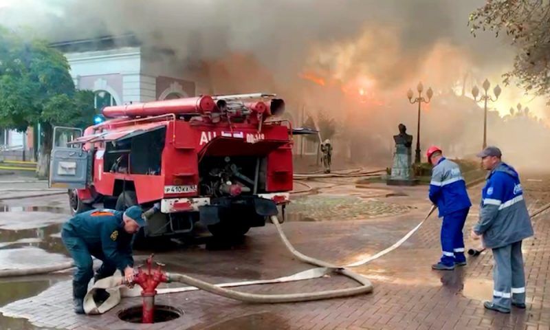 В МЧС назвали предварительную причину пожара в здании банка в Ейске