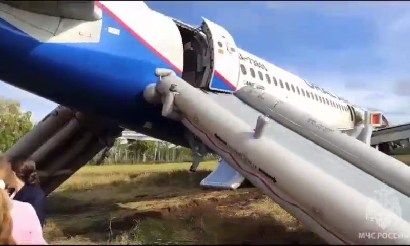 СК возбудил дело после аварийной посадки самолета «Сочи — Омск» в Новосибирске