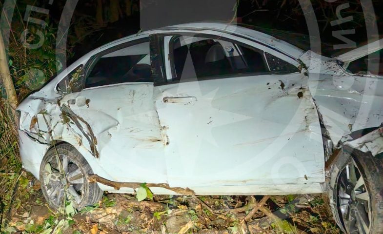 Автомобиль упал в обрыв в Сочи, пострадавшим потребовалась помощь спасателей