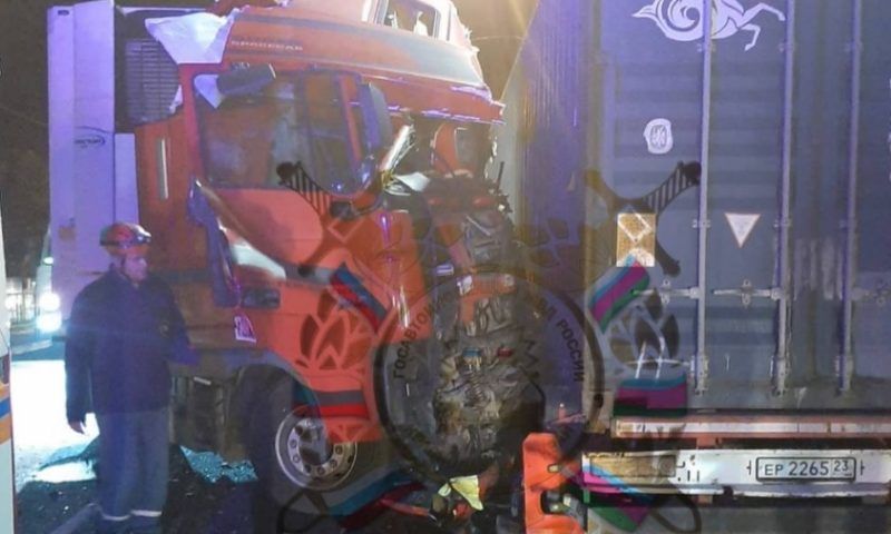 Водитель погиб при столкновении грузовиков в Крымском районе