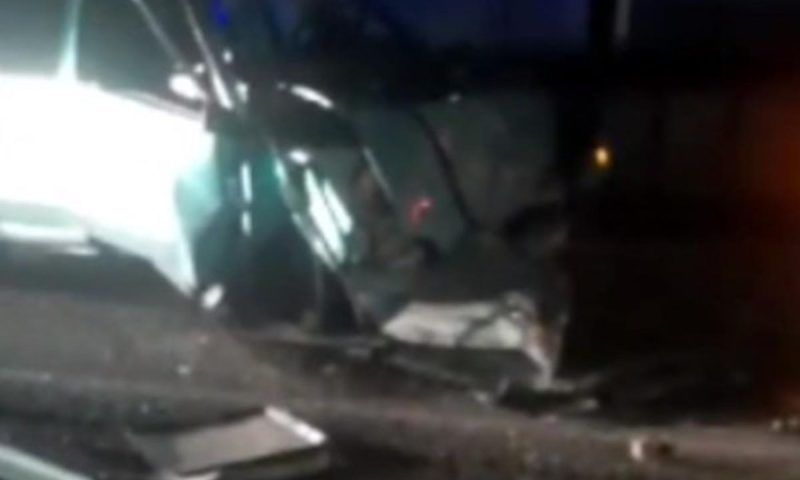 Два отечественных автомобиля столкнулись лоб в лоб под Кропоткиным