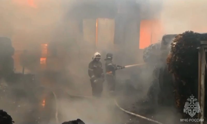 В Краснодаре загорелся склад на Ростовском шоссе