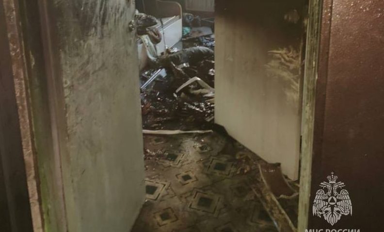 Трое детей подожгли квартиру и попали в больницу в Ростовской области