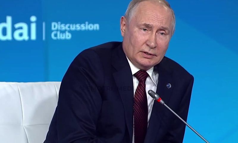 Путин объяснил, почему Россия продолжает платить Украине за транзит своего газа