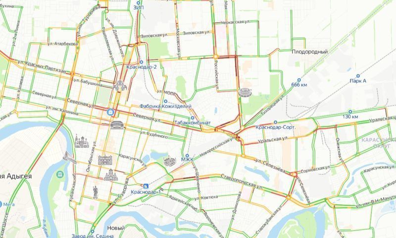 Сильные пробки образовались в центре Краснодара из-за ливня