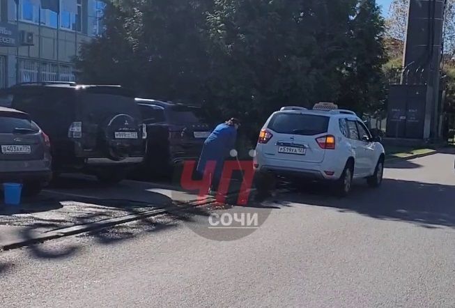 Таксист умер на рабочем месте в Сочи
