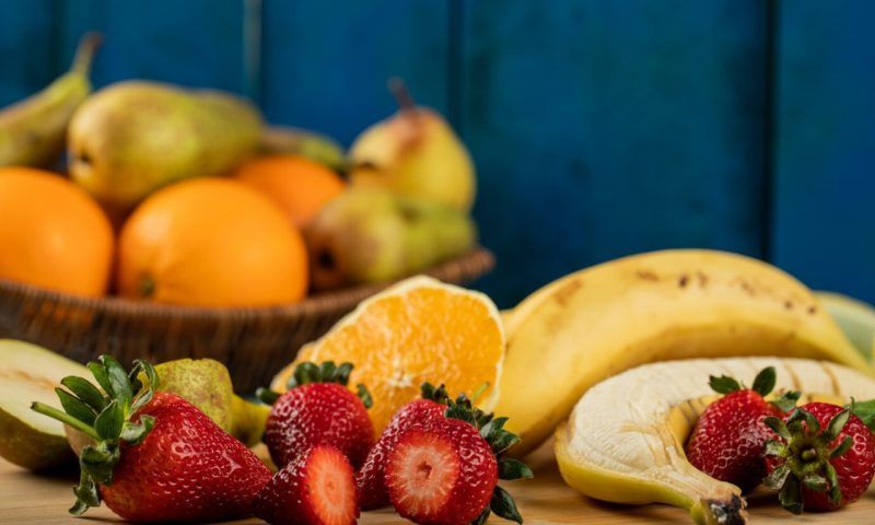 Гастроэнтеролог Лопатина рассказала, можно ли мыть с мылом фрукты и овощи