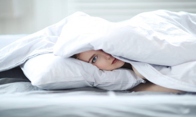 Кардиолог Романенко объяснила, какие одеяла помогут при тревоге и стрессе