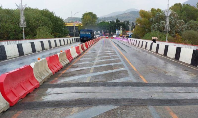 Ремонт моста через реку Псезуапсе в Сочи завершили досрочно