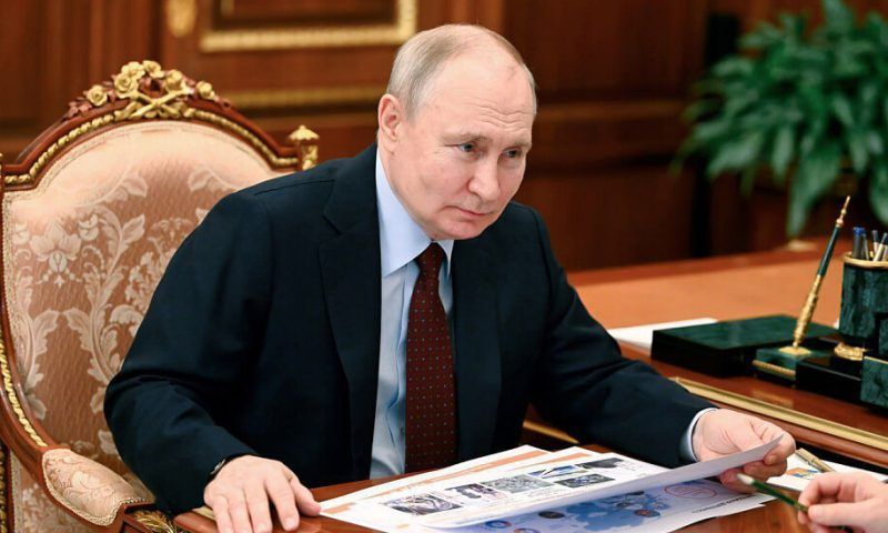 Кондратьев поздравил президента РФ с днем рождения