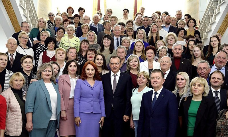 Кондратьев поздравил с 75-летним юбилеем краевое профсоюзное объединение