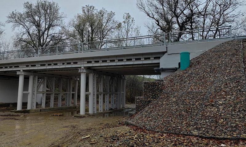 На трассе Горячий Ключ ‒ Хадыженск начали ремонт моста через реку Псекупс