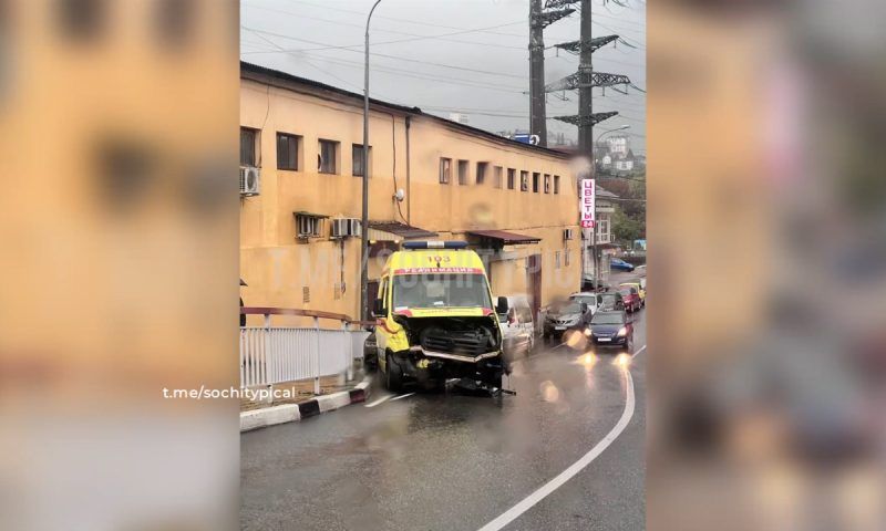 В Сочи во время сильных ливней произошло сразу три ДТП