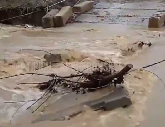 В Апшеронском районе подтопило временную переправу через реку в хуторе Городок