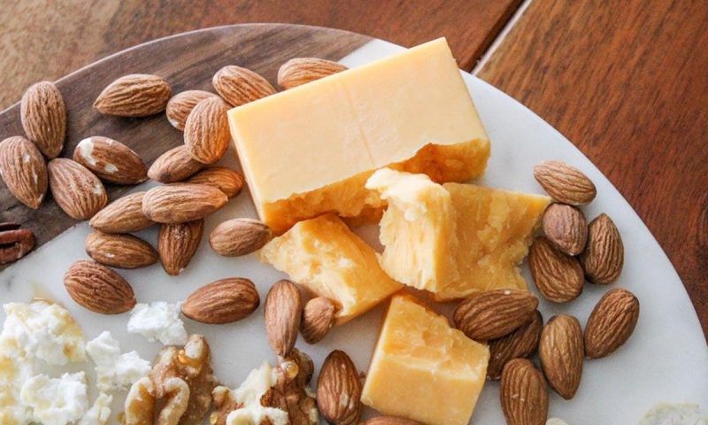 3 рецепта с сыром и орехами и 7 причин есть эти продукты ежедневно