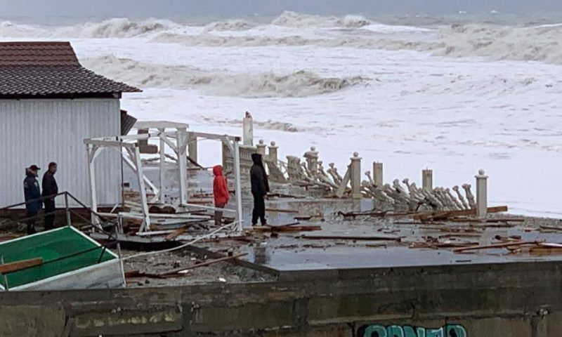 Серьезный ущерб получили набережные и пляжи Туапсинского района после шторма