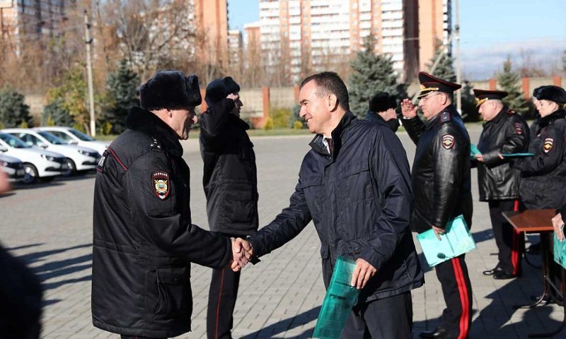 Кондратьев поздравил участковых полиции с профессиональным праздником