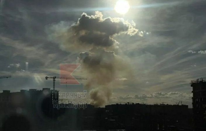 Несколько микрорайонов Краснодара накрыло дымом из-за сжигания соломы