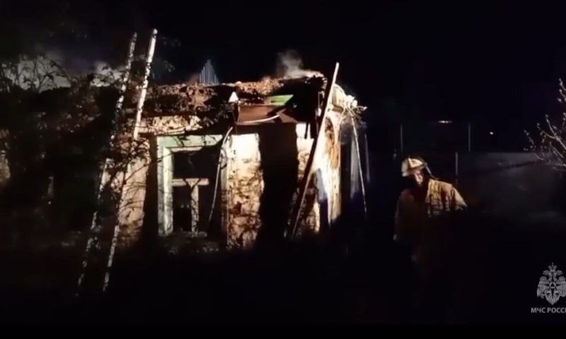 Шесть человек погибли при пожаре в частном доме в Курганинском районе