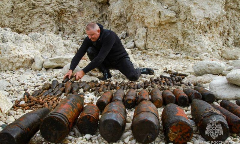 Со дна Черного моря подняли более 6 тыс. боеприпасов времен войны