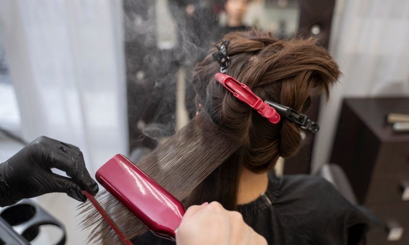 Кератиновое выпрямление волос: полезно или опасно?