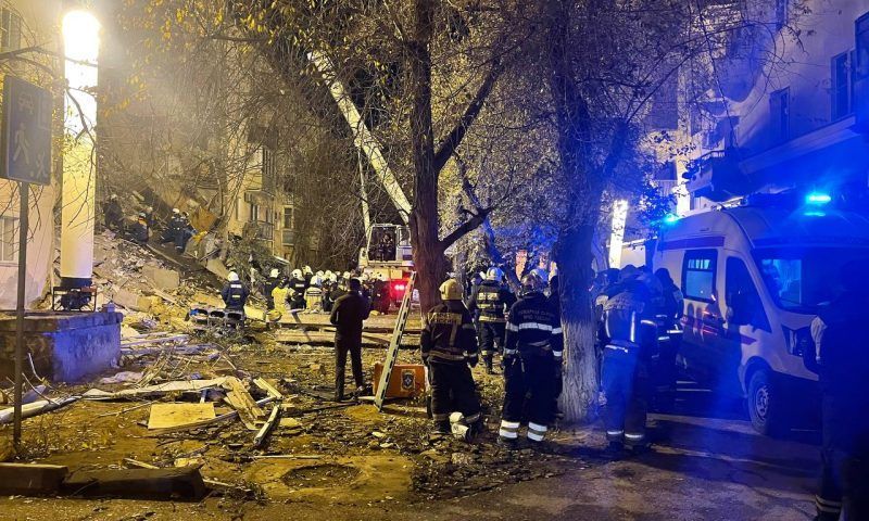 Женщина погибла при обрушении части пятиэтажки в Астрахани