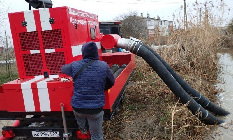 Более 40 домов остаются подтопленными после дождей в Славянске-на Кубани