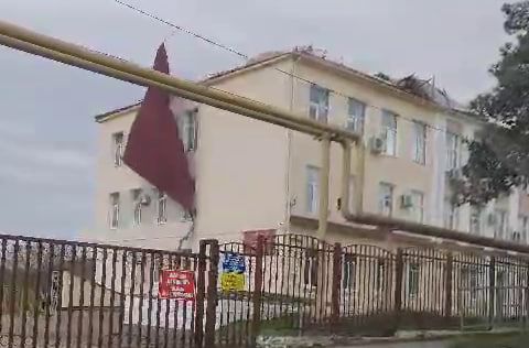 Кровлю школы в Архипо-Осиповке сорвало сильным ветром