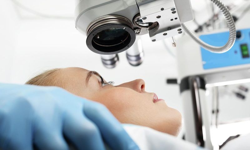 Лазерная коррекция зрения: как проходит операция и кому ее точно не сделают