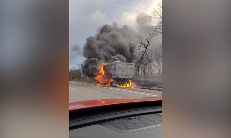 Грузовик загорелся на ходу в Северском районе