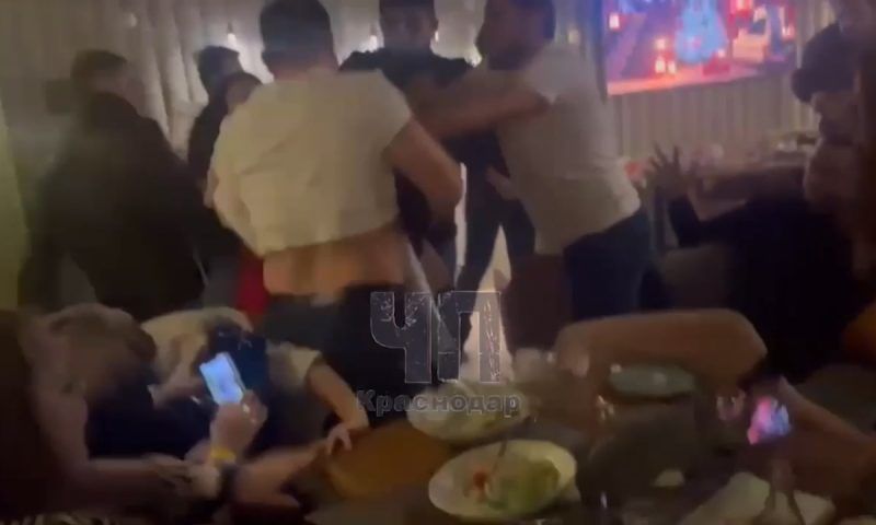 Мужчина открыл стрельбу в ресторане после драки в Краснодарском крае