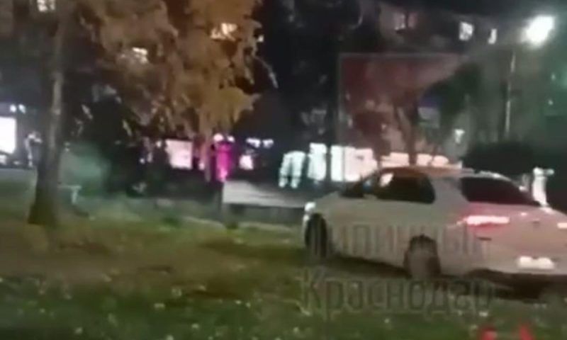 Проехавший по газонам в Краснодаре водитель встретит Новый год под арестом