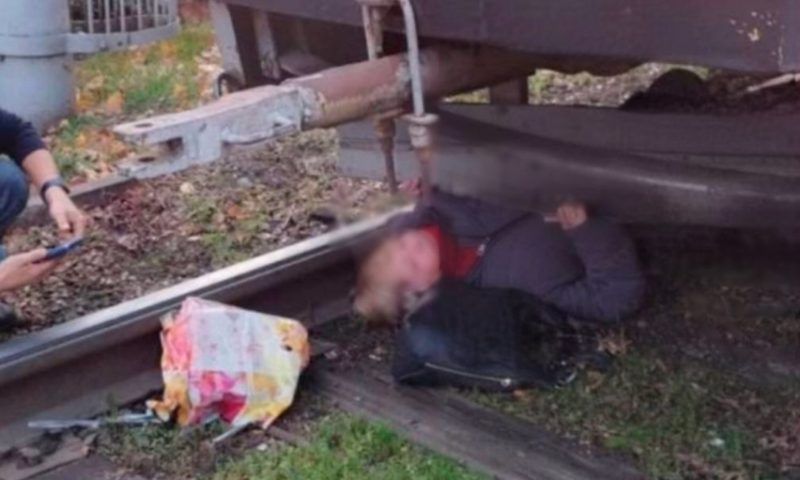 Женщина оступилась и упала под трамвай на остановке в Краснодаре