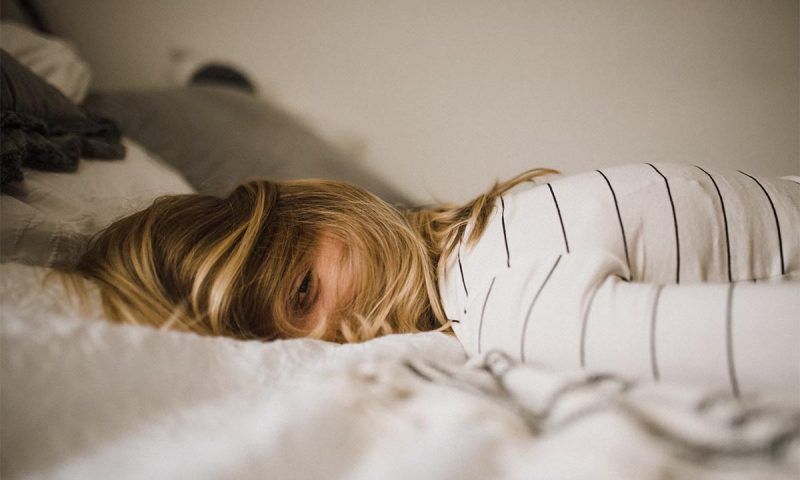 Сомнолог Калинкин рассказал, признаком каких болезней может быть сонливость