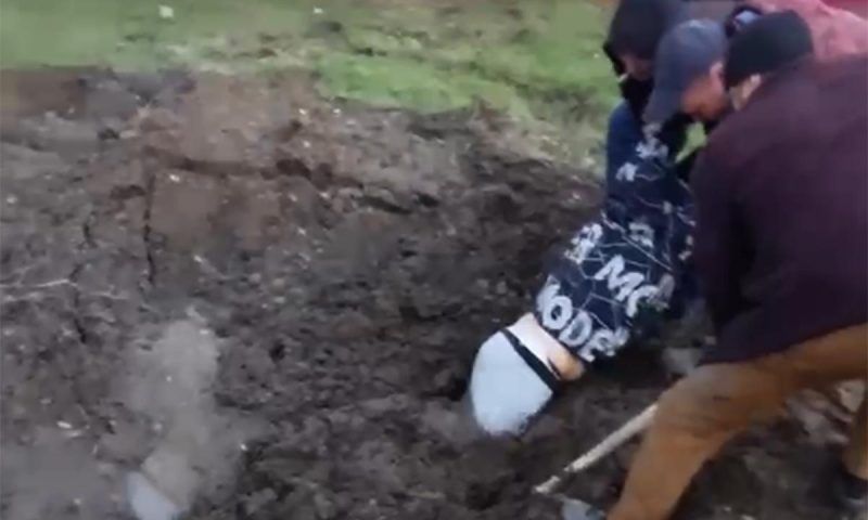 Прокуратура организовала проверку после падения ребенка в яму на Кубани