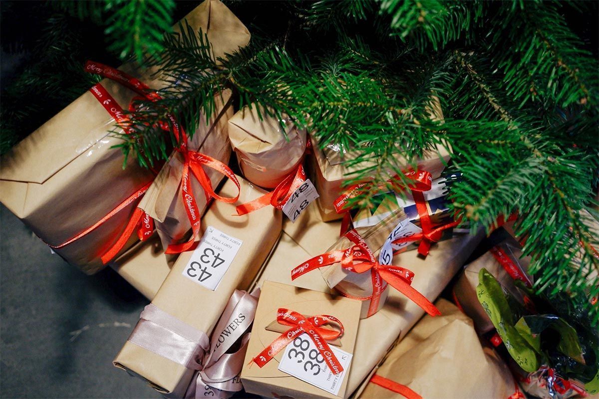 Оригинальная упаковка для новогодних подарков на год, купить оптом в Москве | «Конфетель»