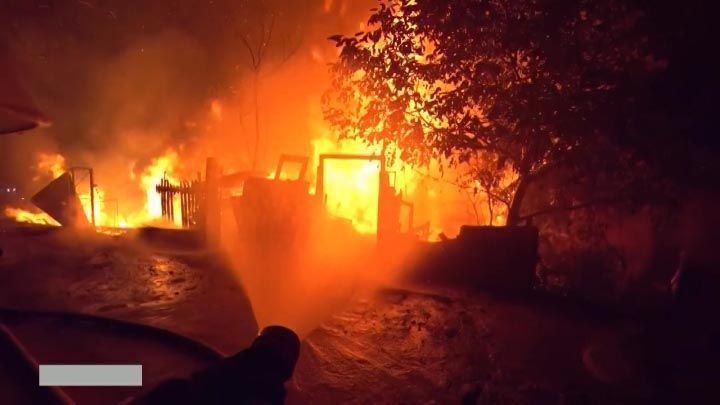 МЧС Кубани: нельзя ограничивать проезды для пожарной техники к домам