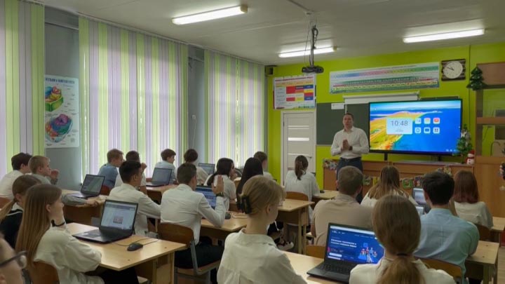 «Урок цифры» провели для школьников в станице Новодмитриевской Северского района