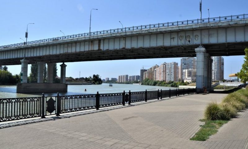 Девушка спрыгнула с Тургеневского моста в реку Кубань в Краснодаре