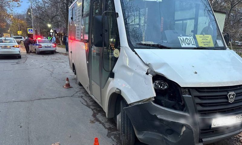 Пьяный водитель грузовика врезался в маршрутку в Анапе, есть пострадавшие