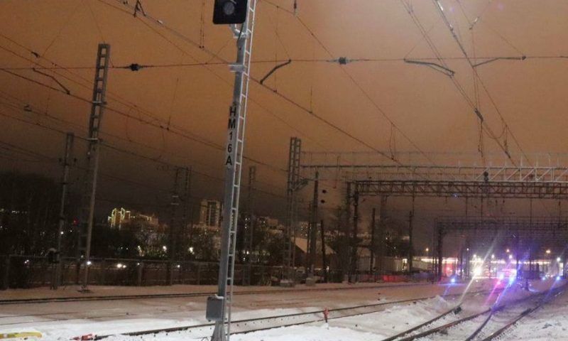 Поезд Санкт-Петербург — Адлер сбил двух пешеходов, погибла женщина