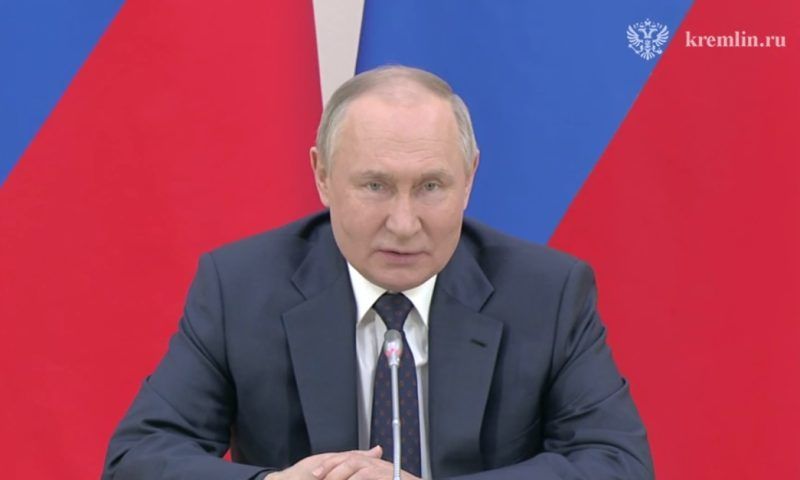 Путин: поправки в Конституцию приняли из-за быстро меняющейся ситуации в стране