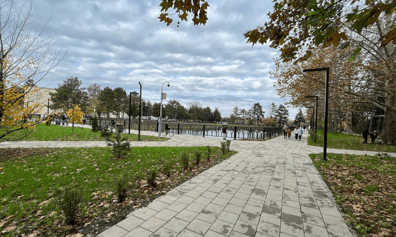 Парк 75-летия Победы привели в порядок в Кореновске