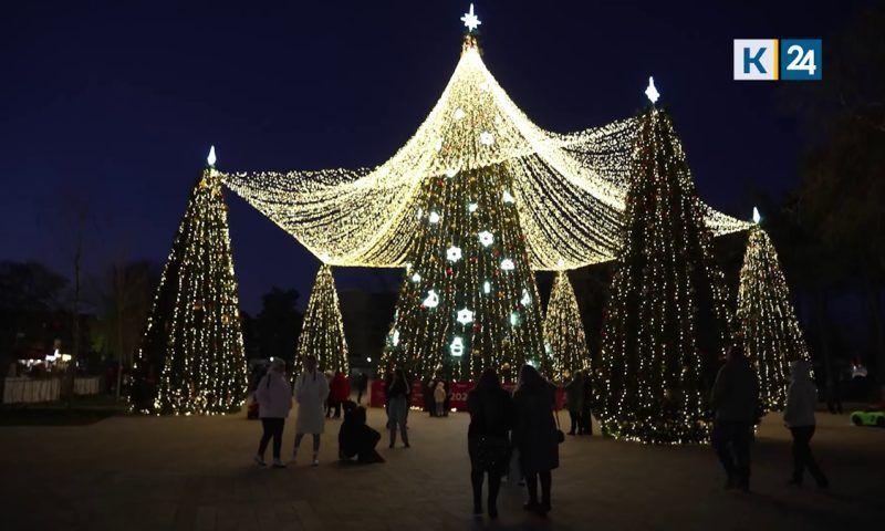 Новогоднюю елку в Анапе признали самой красивой в Краснодарском крае