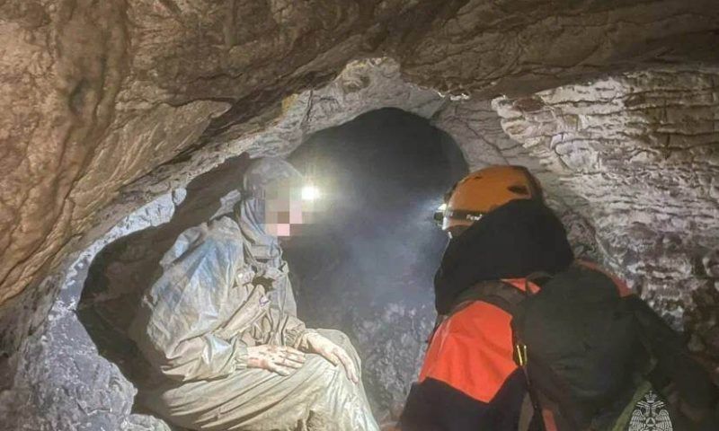 Спасатели помогли женщине, застрявшей в Навалишенской пещере в Сочи